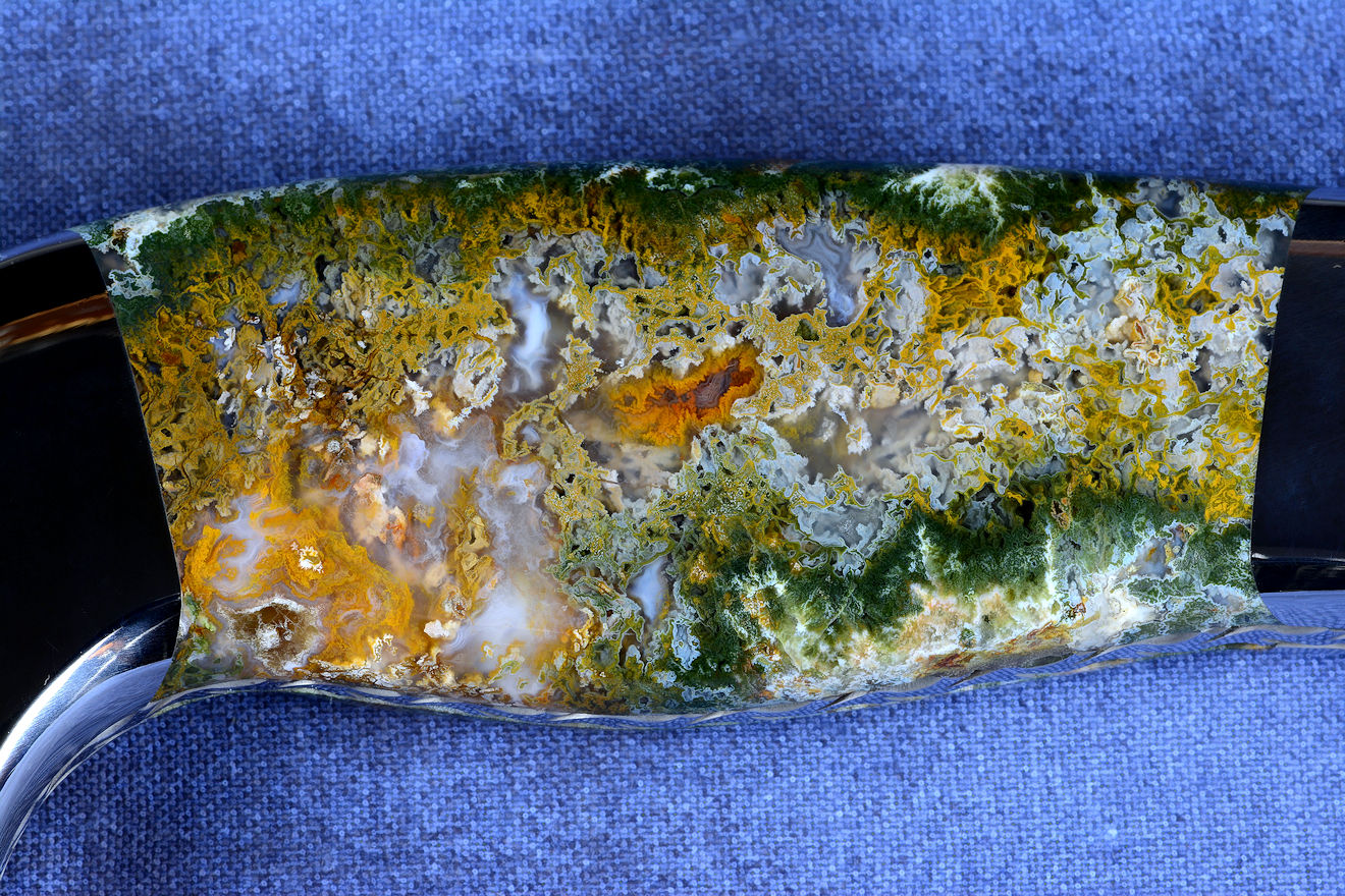 Six power enlargement of fantastic Linda Marie Moss Agate gemstone handle on this "Axia" fine handmade knife Six power enlargement of fantastic Linda Marie Moss Agate gemstone handle on this "Axia" fine handmade knife